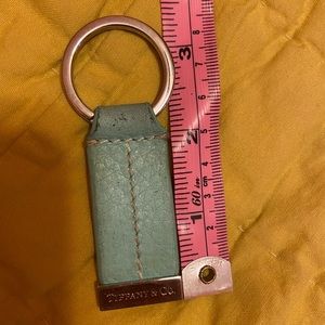 good condition Tiffany and Co key ring. Unisex